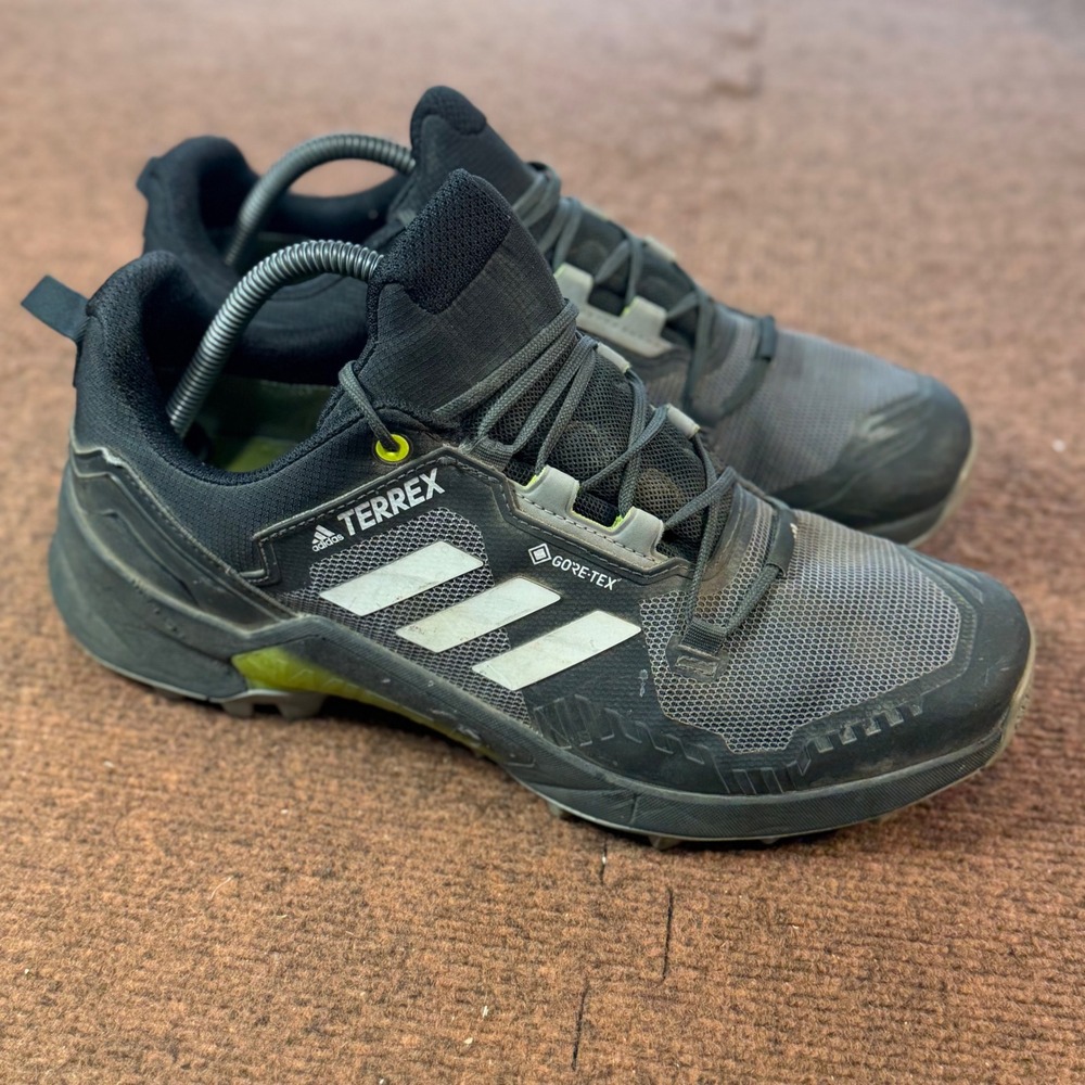 B+ Adidas Terrex Swift R3 Gore-Tex Mens Hiking Shoes Black Grey FW2770 Size 9.5
